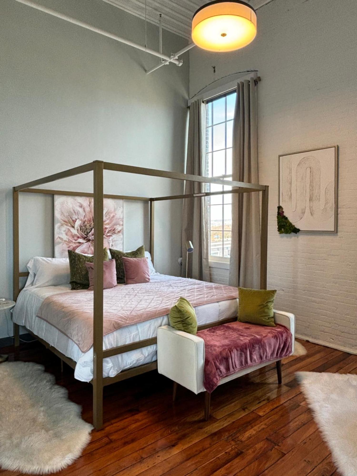 2Br 2Br Le Chateau 505 Lux Penthouse In A Historic Building Ютика Экстерьер фото