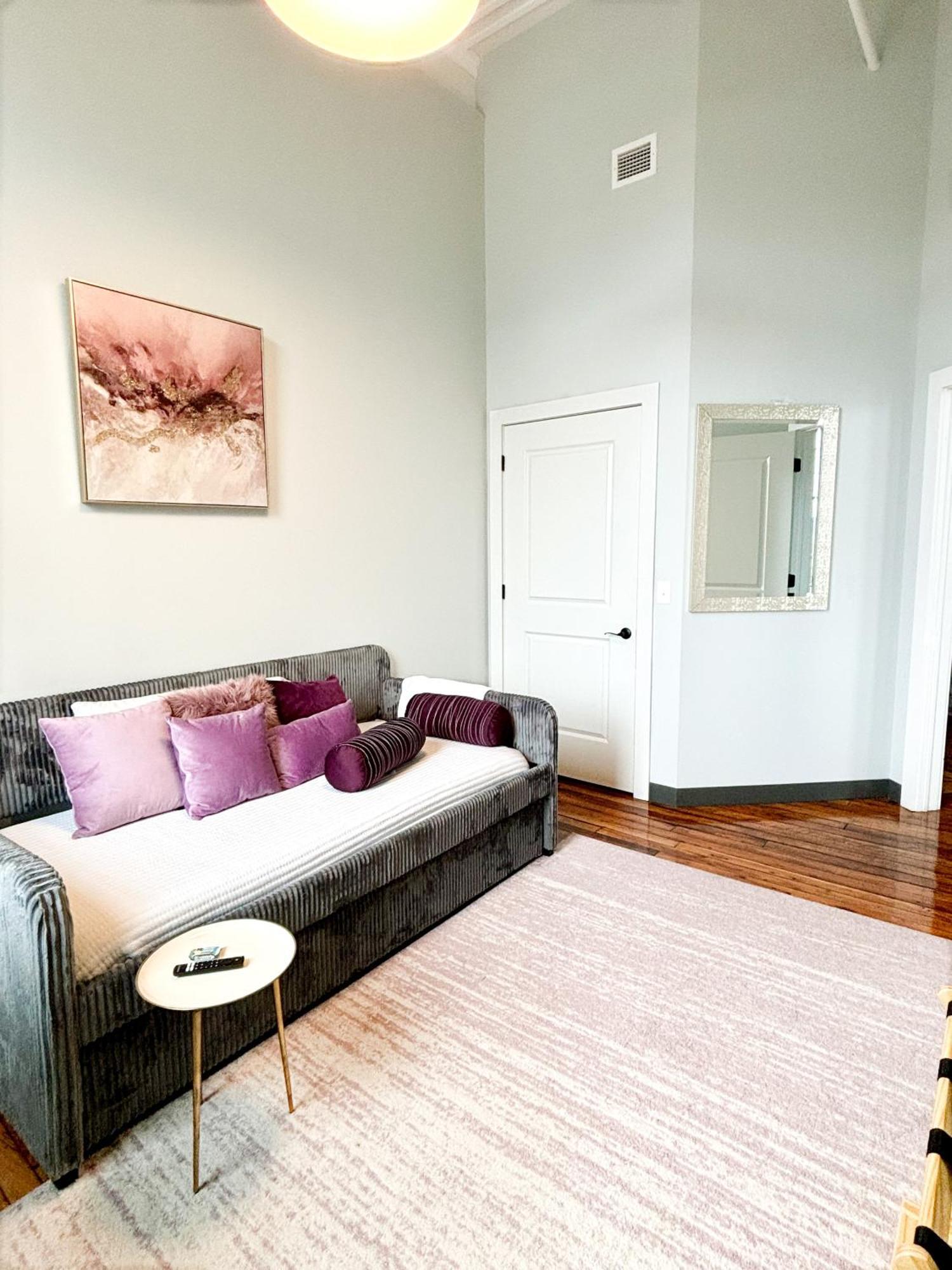 2Br 2Br Le Chateau 505 Lux Penthouse In A Historic Building Ютика Экстерьер фото